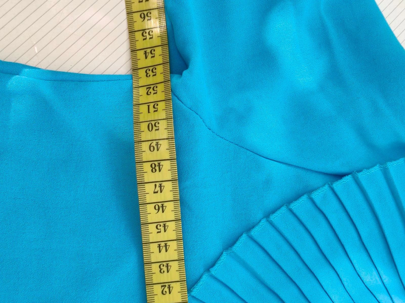 Blusa elegante azul turquesa com babados plissados – photo 10